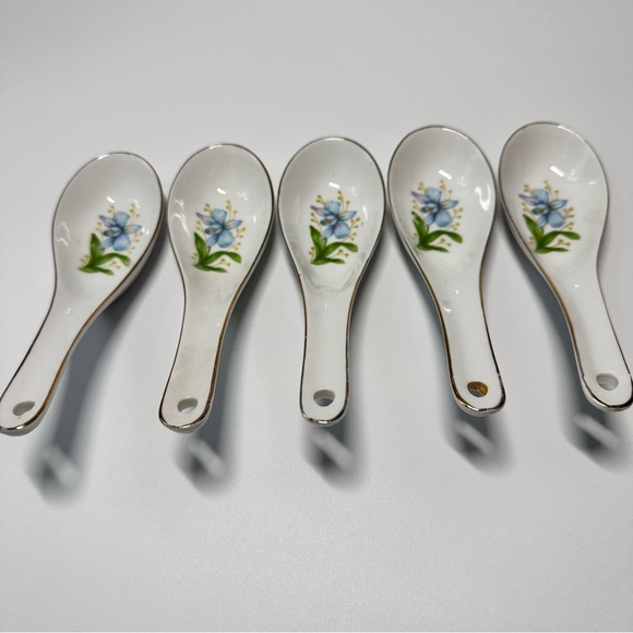 Set of 5 Chinese Soup Spoons White & Blue Flowers w/ Gold Trim, Asian Porcelain - Picture 3 of 6